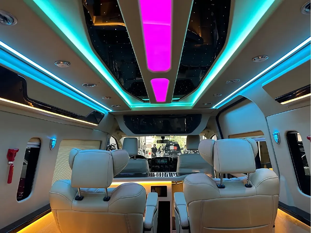 2011 Toyota Hiace 2.7L 154HP L4 4AT,autocango,china used car exporter,china ev exporter,chinese used car exporter,chinese used ev exporter