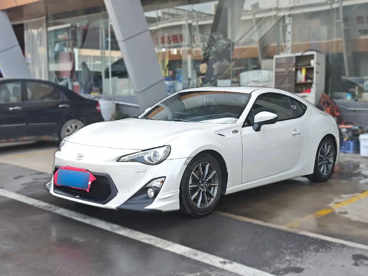2014 Toyota 86 2.0L 200HP H4 6MT