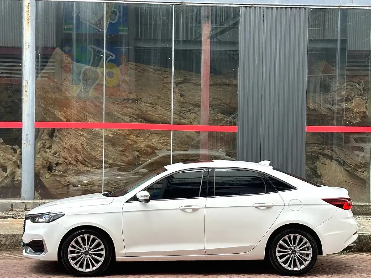 2021 Ford Escort 1.5L 122HP L3 6AT