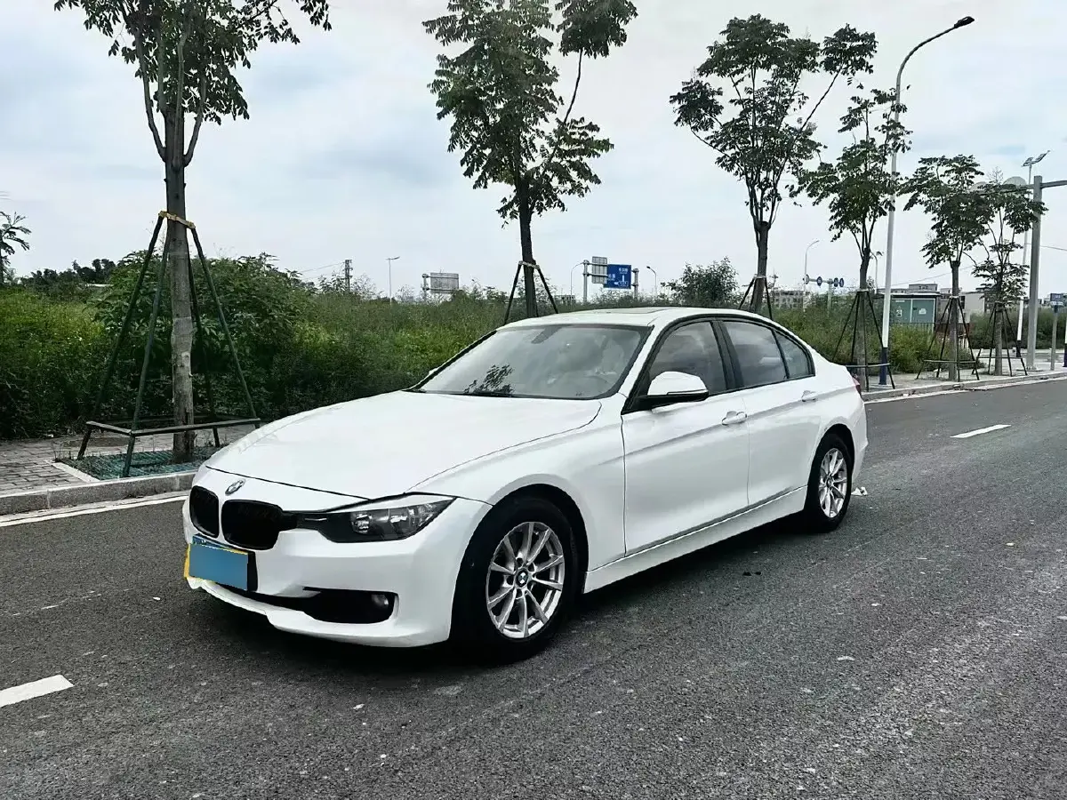 2013 BMW 3 Series 1.6T 136HP L4 8AT