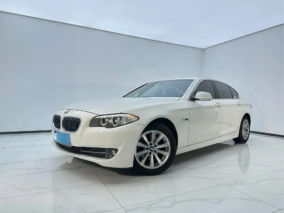 2012 BMW 5 Series 2.5L 204HP L6 8AT