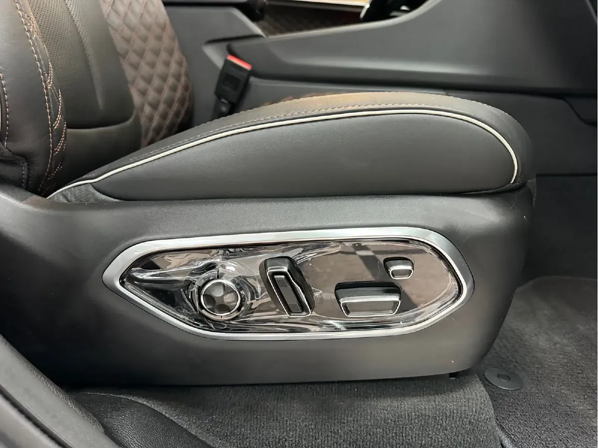 2023 Jeep Grand Cherokee 4XE 2.0T 272HP L4 8AT PHEV 17.107KWH,autocango,china used car exporter,china ev exporter,chinese used car exporter,chinese used ev exporter