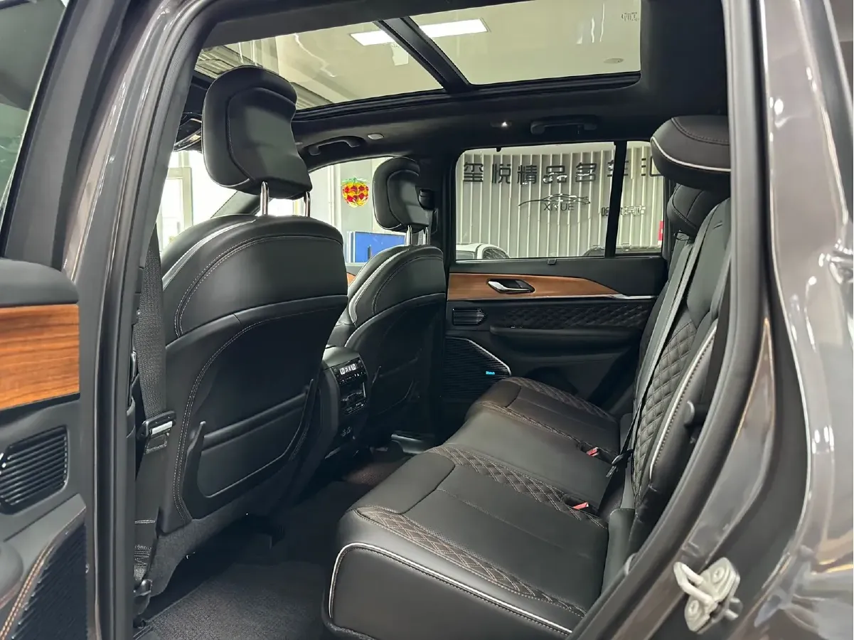 2023 Jeep Grand Cherokee 4XE 2.0T 272HP L4 8AT PHEV 17.107KWH,autocango,china used car exporter,china ev exporter,chinese used car exporter,chinese used ev exporter