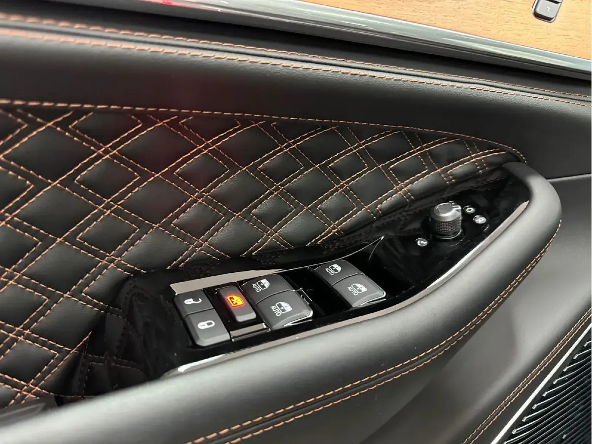 2023 Jeep Grand Cherokee 4XE 2.0T 272HP L4 8AT PHEV 17.107KWH,autocango,china used car exporter,china ev exporter,chinese used car exporter,chinese used ev exporter