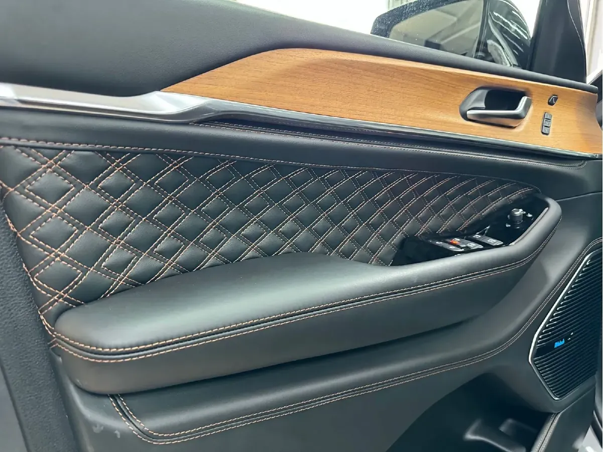 2023 Jeep Grand Cherokee 4XE 2.0T 272HP L4 8AT PHEV 17.107KWH,autocango,china used car exporter,china ev exporter,chinese used car exporter,chinese used ev exporter