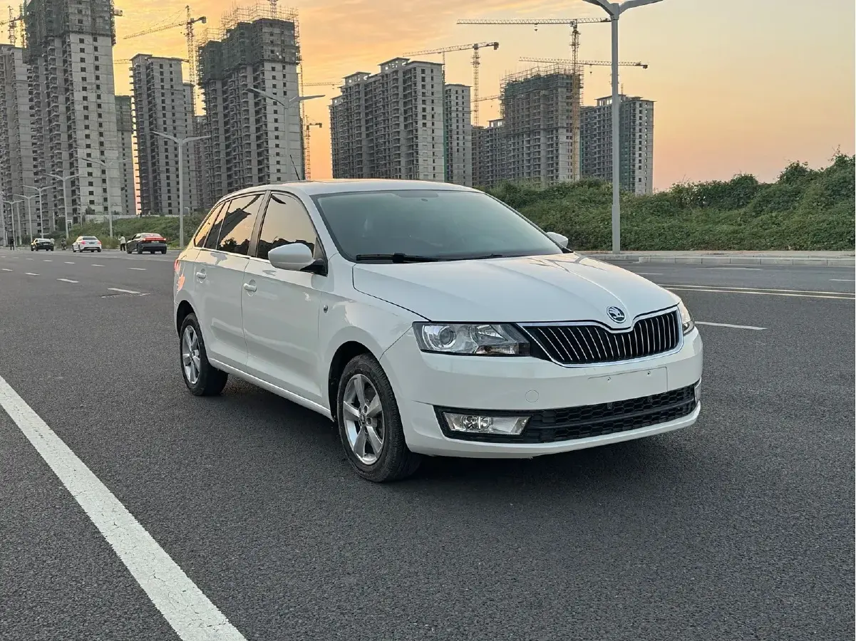 2014 Skoda Rapid Spaceback 1.4T 131HP L4 7DCT
