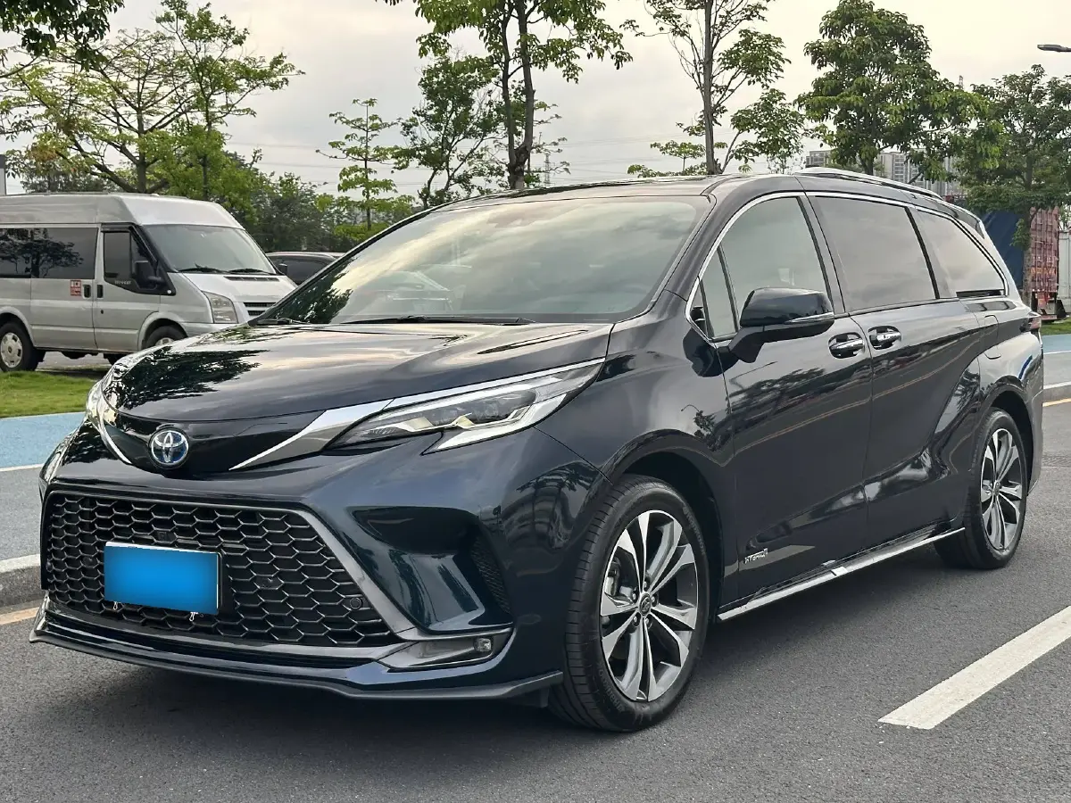 2022 Toyota Granvia 2.5L 192HP L4 E-CVT Hybrid