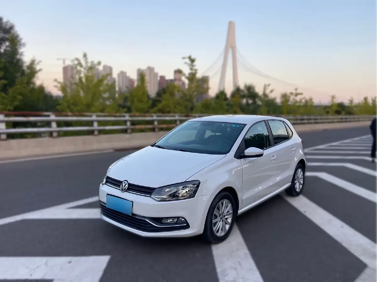 2014 Volkswagen Polo 1.4L 90HP L4 6AT