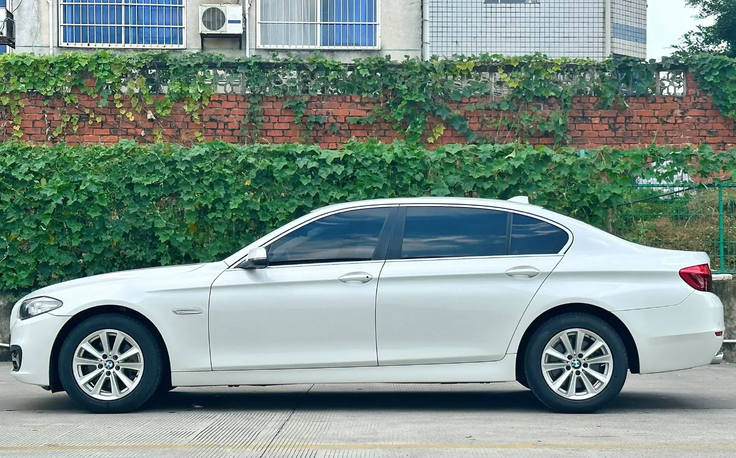 2017 BMW 5 Series 2.0T 184HP L4 8AT