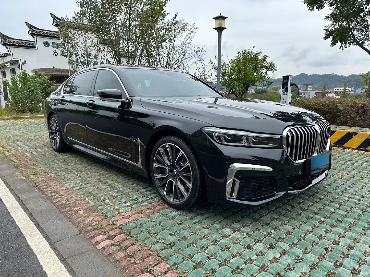 2021 BMW 7 Series 3.0T 340HP L6 8AT