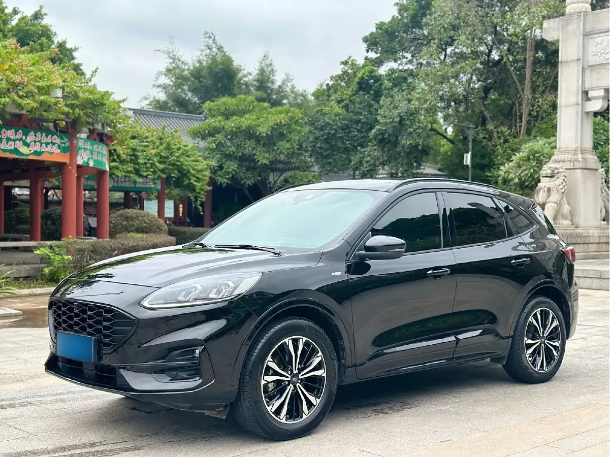 2020 Ford Escape 2.0T 248HP L4 8AT