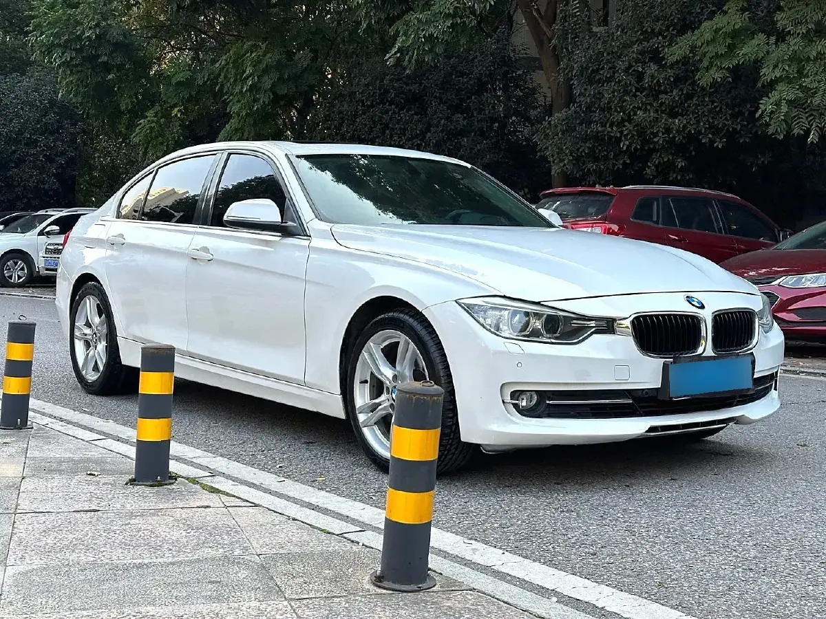 2013 BMW 3 Series 2.0T 184HP L4 8AT