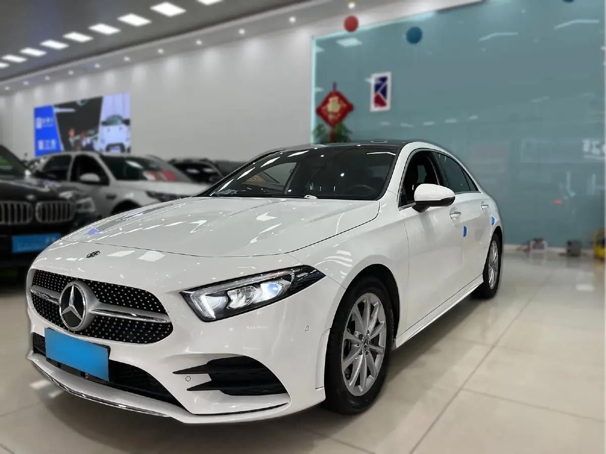 2019 Mercedes-Benz A Class 1.3T 163HP L4 7DCT