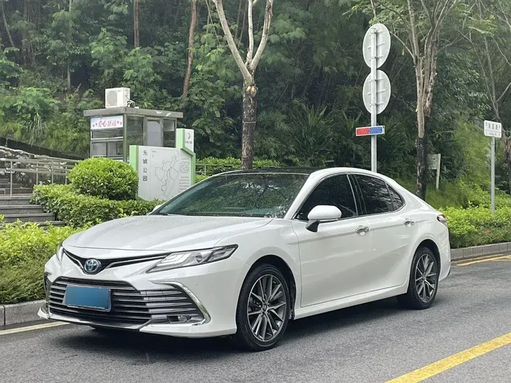 2021 Toyota Camry 2.5L 178HP L4 E-CVT Hybrid