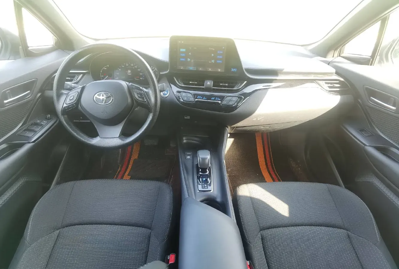 2020 Toyota C-HR EV BEV 54.3KWH,autocango,china used car exporter,china ev exporter,chinese used car exporter,chinese used ev exporter