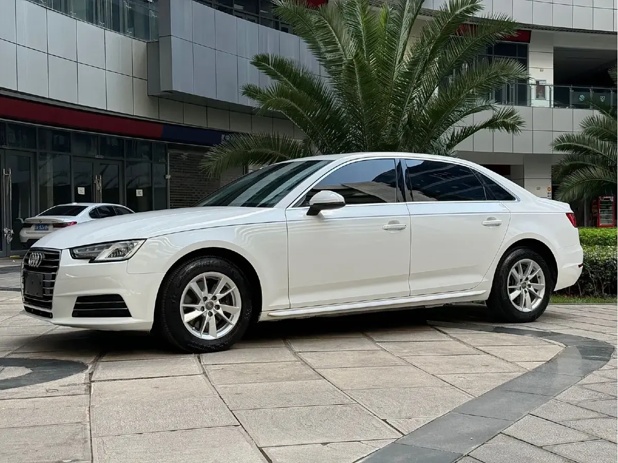 2017 Audi A4L 2.0T 190HP L4 7DCT