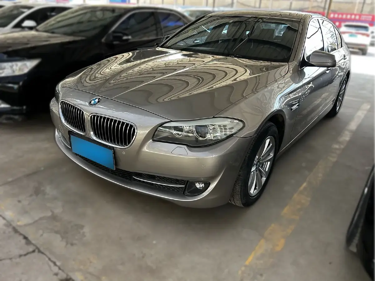 2012 BMW 5 Series 2.5L 204HP L6 8AT
