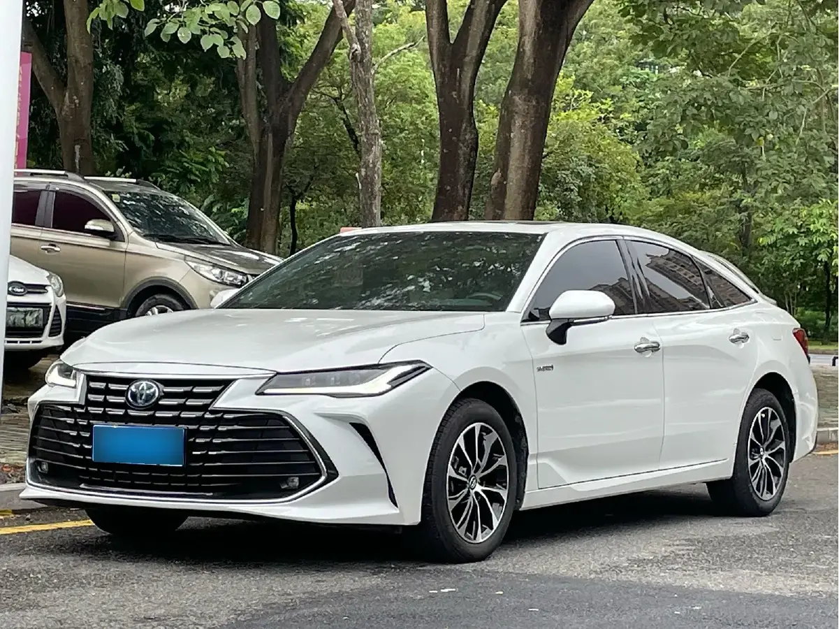 2022 Toyota Avalon 2.5L 178HP L4 E-CVT Hybrid