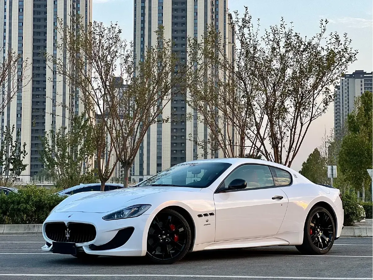 2013 Maserati GranTurismo 4.7L 460HP V8 6AT