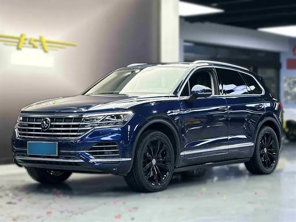 2021 Volkswagen Touareg 2.0T 252HP L4 8AT PHEV 18KWH