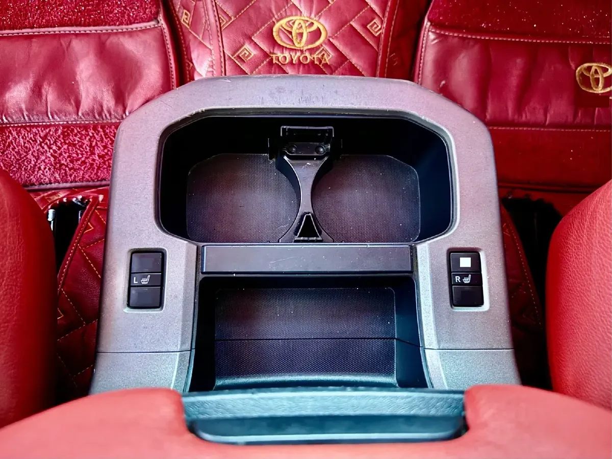 2010 Toyota Sequoia 5.7L 386HP V8 6AT,autocango,china used car exporter,china ev exporter,chinese used car exporter,chinese used ev exporter