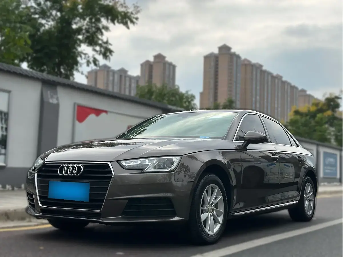 2017 Audi A4L 2.0T 190HP L4 7DCT