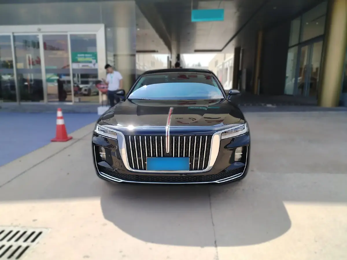 2023 HongQi H9 2.0T 252HP L4 7DCT