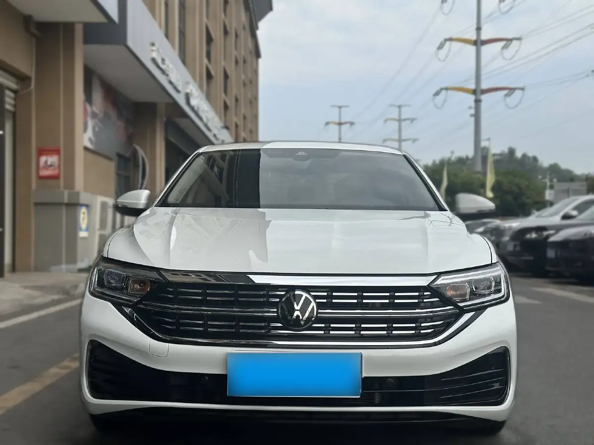 2023 Volkswagen Sagitar 1.5T 160HP L4 7DCT