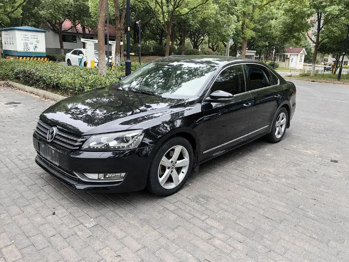 2014 Volkswagen Passat 1.8T 160HP L4 7DCT