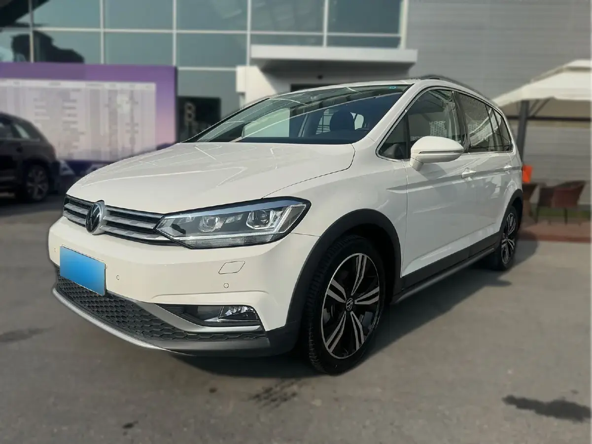 2022 Volkswagen Touran 1.4T 150HP L4 7DCT
