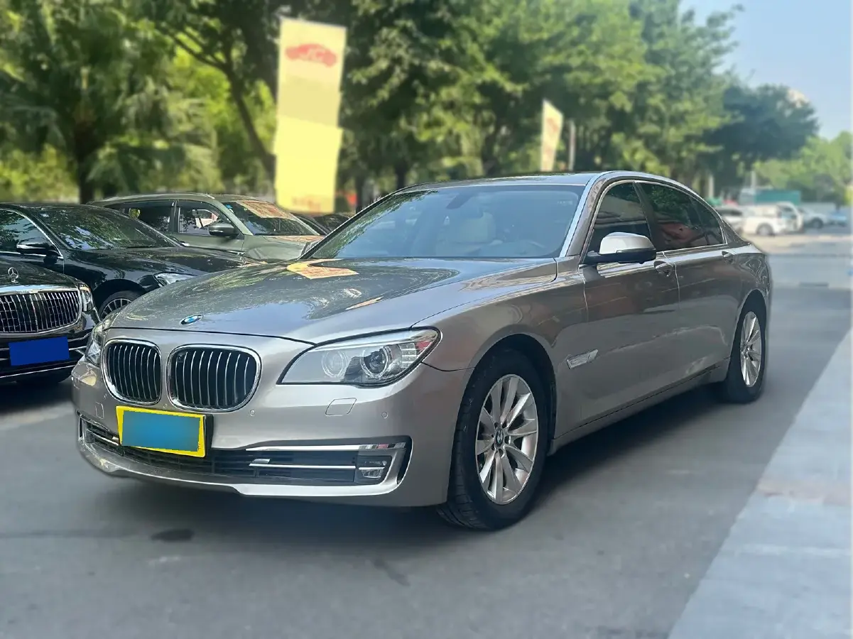 2013 BMW 7 Series 3.0T 320HP L6 8AT