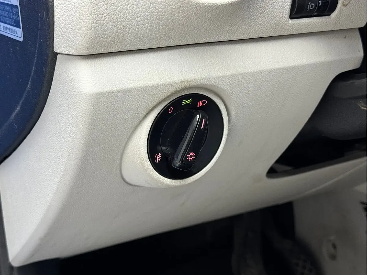 2015 Volkswagen up! 1.0L 75HP L3 5AMT,autocango,china used car exporter,china ev exporter,chinese used car exporter,chinese used ev exporter