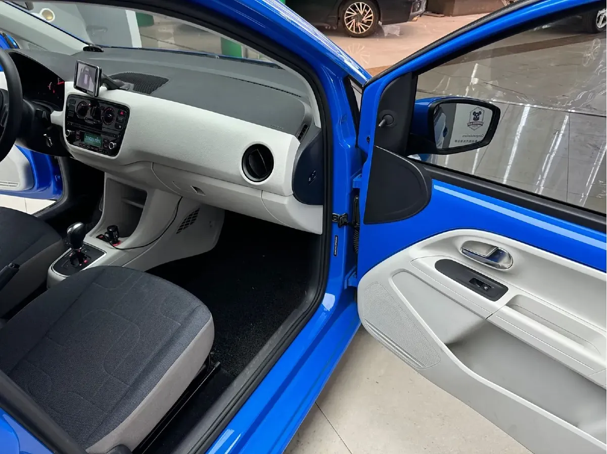 2015 Volkswagen up! 1.0L 75HP L3 5AMT,autocango,china used car exporter,china ev exporter,chinese used car exporter,chinese used ev exporter