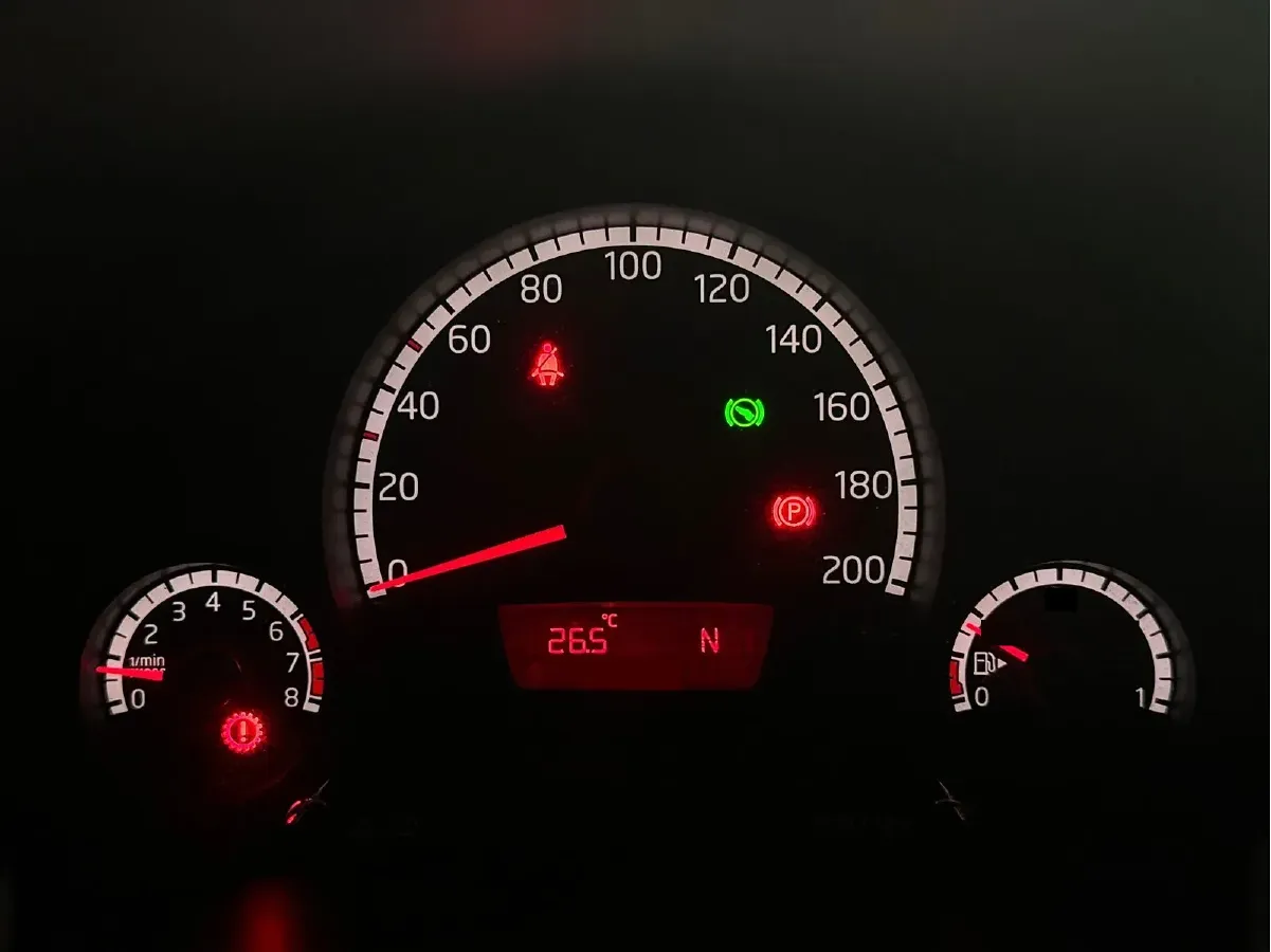 2015 Volkswagen up! 1.0L 75HP L3 5AMT,autocango,china used car exporter,china ev exporter,chinese used car exporter,chinese used ev exporter