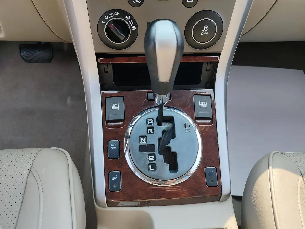 2011 Suzuki Grand Vitara 2.4L 166HP L4 4AT,autocango,china used car exporter,china ev exporter,chinese used car exporter,chinese used ev exporter