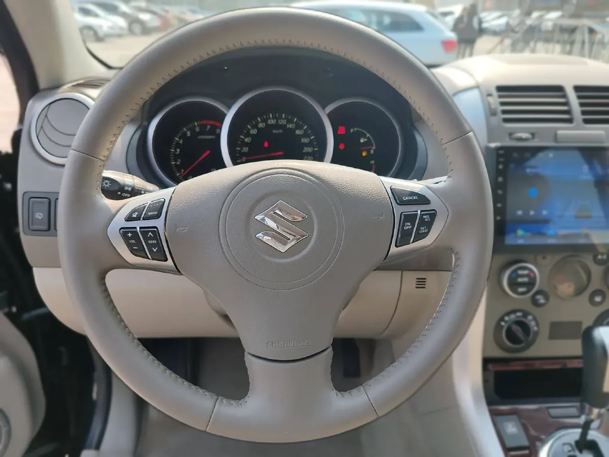 2011 Suzuki Grand Vitara 2.4L 166HP L4 4AT,autocango,china used car exporter,china ev exporter,chinese used car exporter,chinese used ev exporter