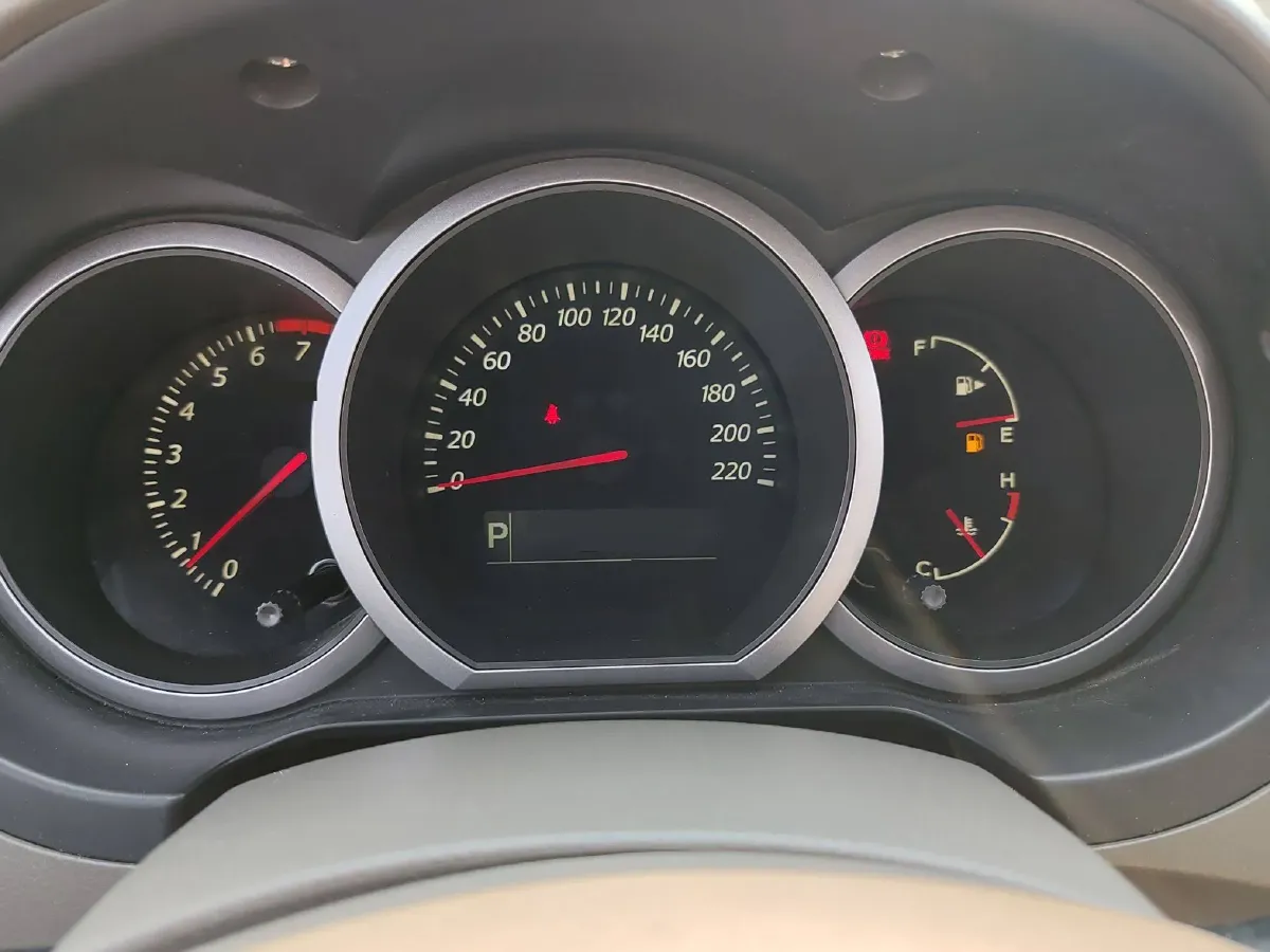 2011 Suzuki Grand Vitara 2.4L 166HP L4 4AT,autocango,china used car exporter,china ev exporter,chinese used car exporter,chinese used ev exporter