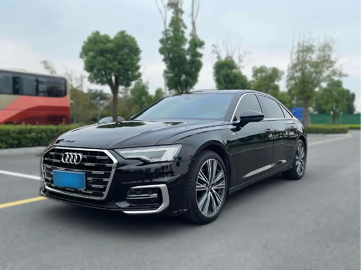 2022 Audi A6L 2.0T 190HP L4 7DCT