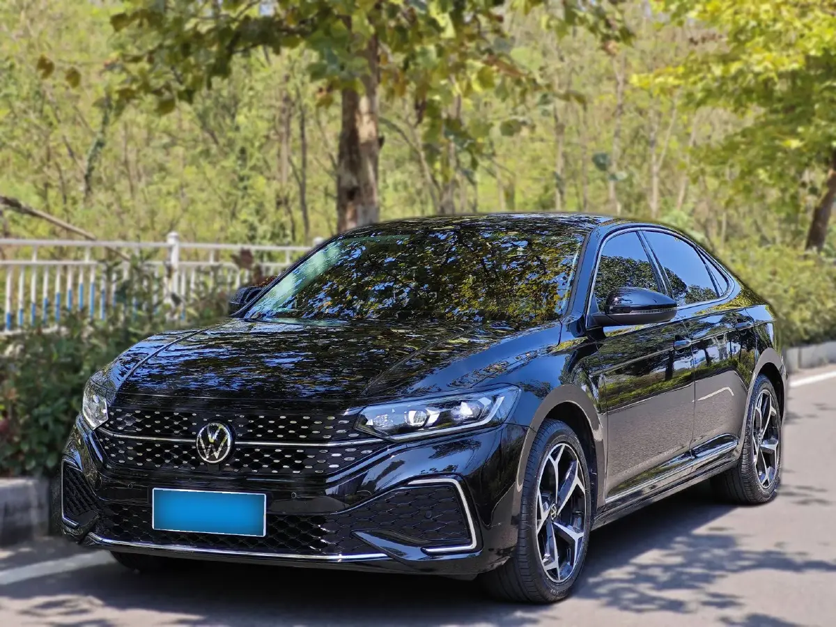 2023 Volkswagen Passat 2.0T 186HP L4 7DCT