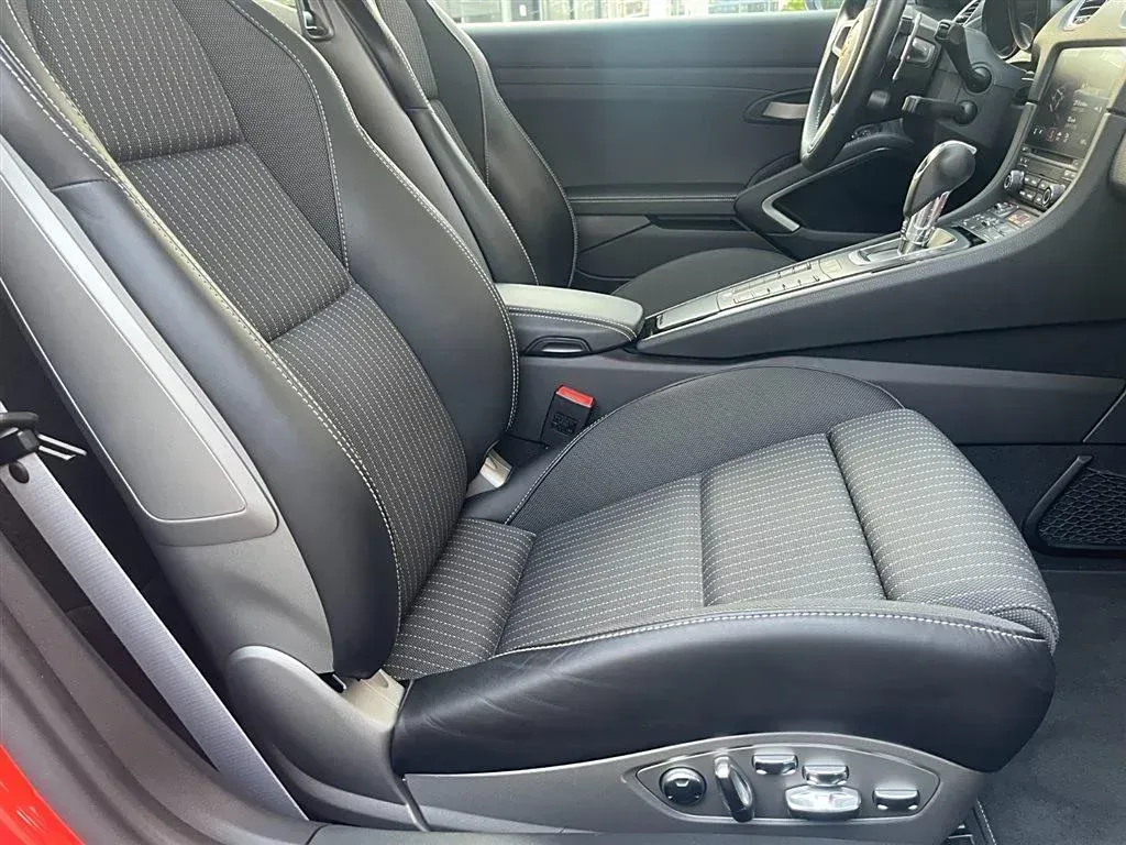 2022 Porsche 718 2.0T 300HP H4 7DCT,autocango,china used car exporter,china ev exporter,chinese used car exporter,chinese used ev exporter