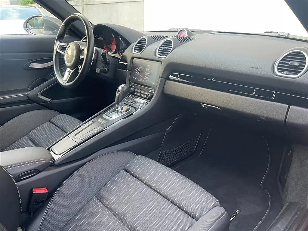 2022 Porsche 718 2.0T 300HP H4 7DCT,autocango,china used car exporter,china ev exporter,chinese used car exporter,chinese used ev exporter