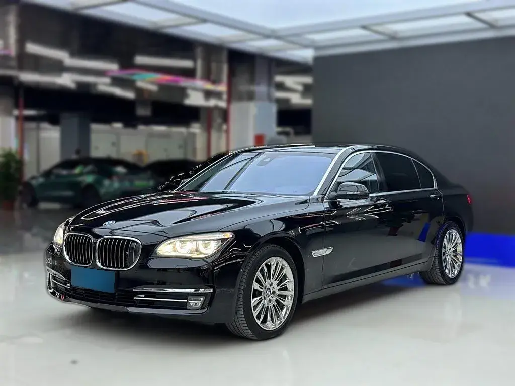 2013 BMW 7 Series 6.0T 544HP V12 8AT