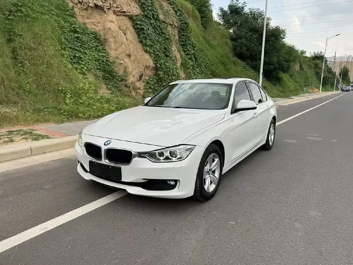 2014 BMW 3 Series 2.0T 184HP L4 8AT