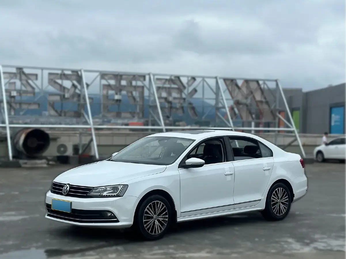 2017 Volkswagen Sagitar 1.4T 131HP L4 7DCT