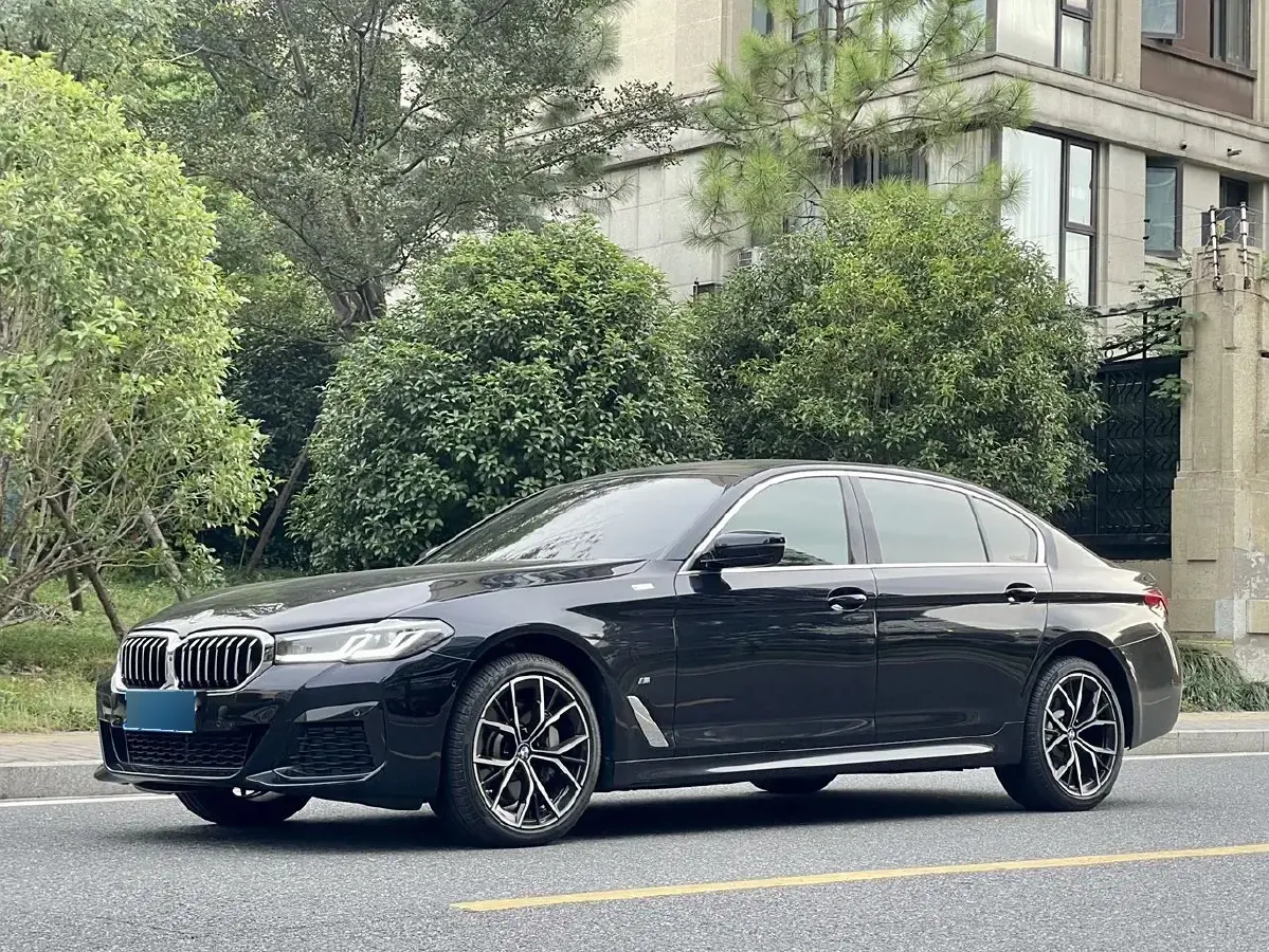 2023 BMW 5 Series 2.0T 245HP L4 8AT