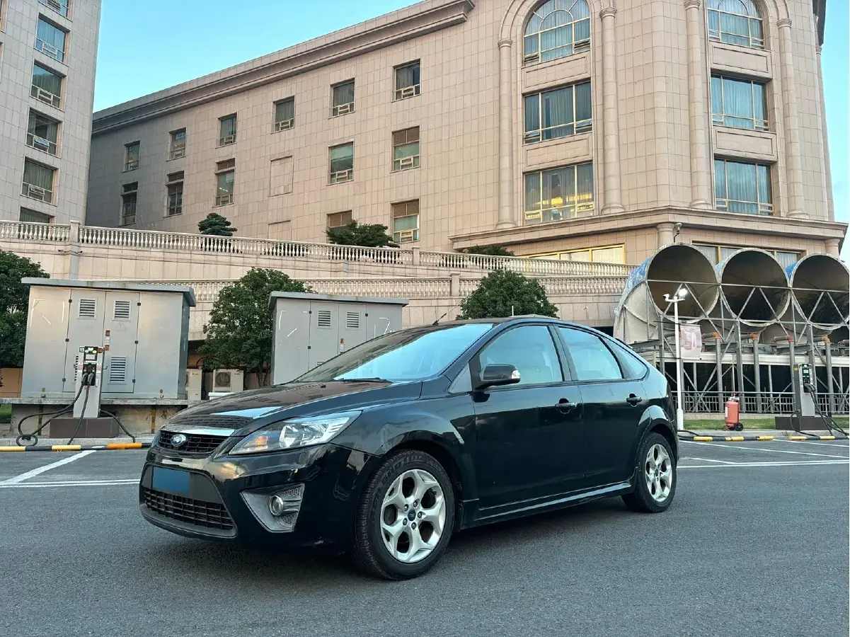 2010 Ford Focus 2.0L 141HP L4 5MT