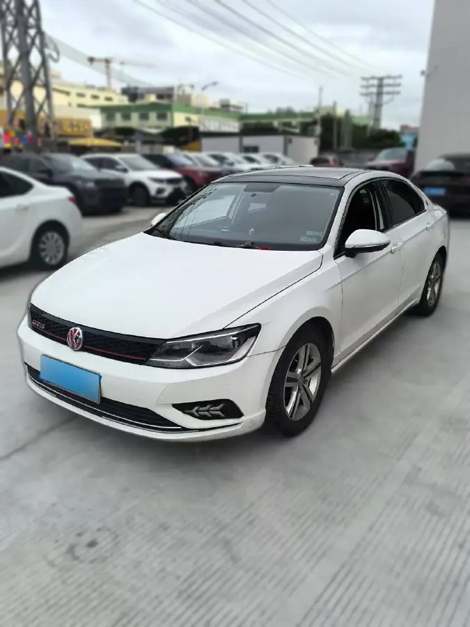2015 Volkswagen Lamando 1.4T 131HP L4 7DCT