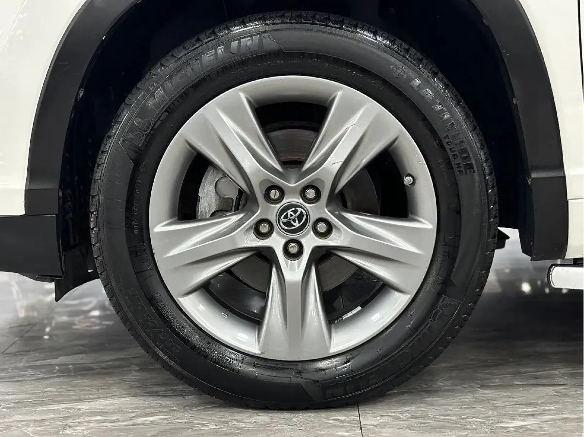 2017 Toyota Highlander 2.0T 220HP L4 6AT