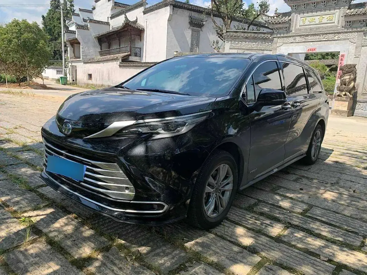 2021 Toyota Sienna 2.5L 192HP L4 E-CVT Hybrid