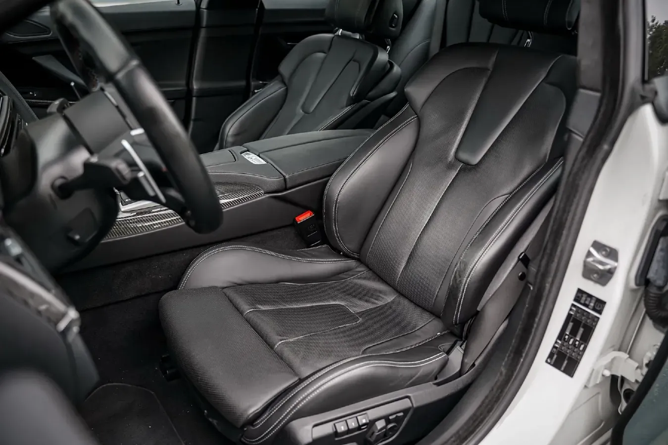 2015 BMW M6 4.4T 560HP V8 7DCT,autocango,china used car exporter,china ev exporter,chinese used car exporter,chinese used ev exporter